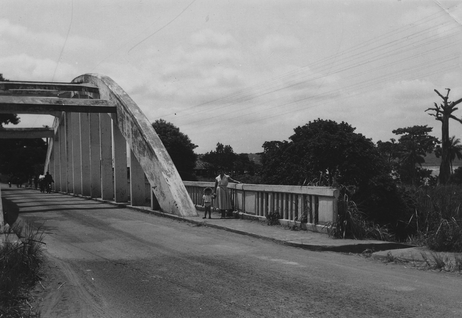 sur le pont du Djoué